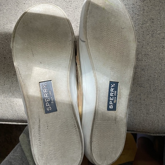 Gold women’s 8.5 Sperries - Picture 3 of 4